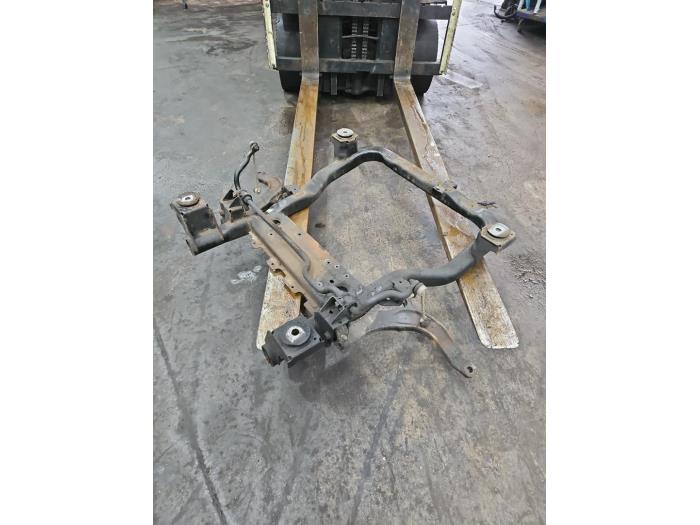 Subframe van een Volkswagen Transporter T5 2.5 TDi PF 2008