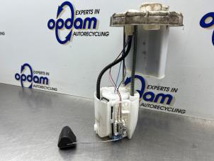 Gebruikte Benzinepomp Toyota Yaris III (P13) 1.5 16V Hybrid Prijs € 60,00 Margeregeling aangeboden door Gebr Opdam B.V.