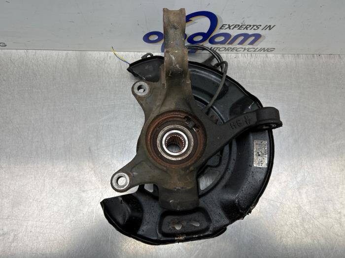 Fusee rechts-voor van een Toyota Yaris III (P13) 1.5 16V Hybrid 2017