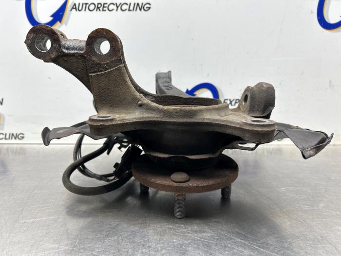 Fusee rechts-voor van een Toyota Yaris III (P13) 1.5 16V Hybrid 2017