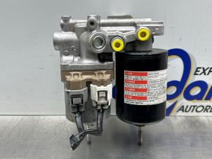 Gebruikte Rembol Toyota Yaris III (P13) 1.5 16V Hybrid Prijs € 200,00 Margeregeling aangeboden door Gebr Opdam B.V.