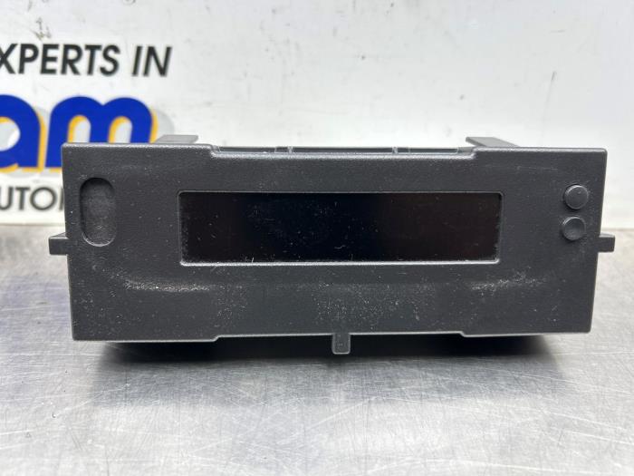 Gebruikte Display Interieur Renault Clio III (BR/CR) 1.2 16V 75 Prijs € 35,00 Margeregeling aangeboden door Gebr Opdam B.V.