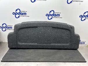 Gebruikte Hoedenplank Nissan Note (E11) 1.4 16V Prijs € 75,00 Margeregeling aangeboden door Gebr Opdam B.V.