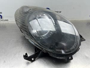 Gebruikte Rechter Koplamp Nissan Micra (K12) 1.2 16V Prijs € 50,00 Margeregeling aangeboden door Gebr Opdam B.V.