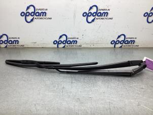 Gebruikte Ruitenwisserarm voor Toyota Yaris IV (P21/PA1/PH1) 1.5 12V Hybrid 115 Prijs € 30,00 Margeregeling aangeboden door Gebr Opdam B.V.