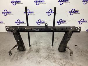 Gebruikte Radiateurbalk Renault Clio III (BR/CR) 1.2 16V 75 Prijs € 60,00 Margeregeling aangeboden door Gebr Opdam B.V.