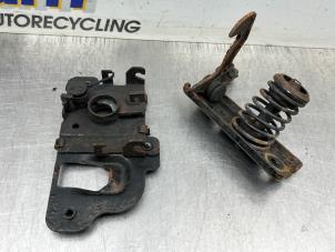 Gebruikte Motorkap Slotmechaniek Kia Picanto (BA) 1.0 12V Prijs € 75,00 Margeregeling aangeboden door Gebr Opdam B.V.