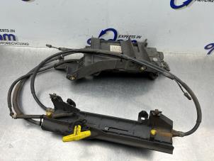 Gebruikte Handrem motor Renault Scénic II (JM) 2.0 16V Prijs € 200,00 Margeregeling aangeboden door Gebr Opdam B.V.