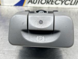 Gebruikte Handrem schakelaar Renault Scénic II (JM) 2.0 16V Prijs € 30,00 Margeregeling aangeboden door Gebr Opdam B.V.