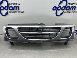 Gebruikte Grille Saab 9-3 I (YS3D) 2.0,S 16V Prijs € 35,00 Margeregeling aangeboden door Gebr Opdam B.V.