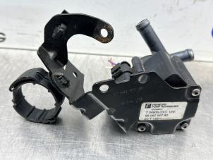 Gebruikte Extra waterpomp Citroen C4 Grand Picasso (UA) 1.6 16V THP 155 Prijs € 40,00 Margeregeling aangeboden door Gebr Opdam B.V.