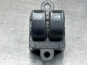 Gebruikte Schakelaar Elektrisch Raam Hyundai Atos 1.1 12V Prijs € 25,00 Margeregeling aangeboden door Gebr Opdam B.V.