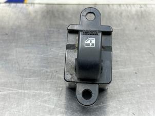 Gebruikte Elektrisch Raam Schakelaar Hyundai Atos 1.1 12V Prijs € 15,00 Margeregeling aangeboden door Gebr Opdam B.V.