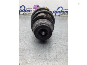 Gebruikte Schokdemperpoot links-voor Kia Picanto (JA) 1.0 DPi 12V Prijs € 75,00 Margeregeling aangeboden door Gebr Opdam B.V.