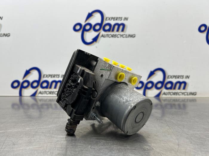 Gebruikte ABS Pomp Nissan Qashqai (J10) 2.0 16V Prijs € 200,00 Margeregeling aangeboden door Gebr Opdam B.V.