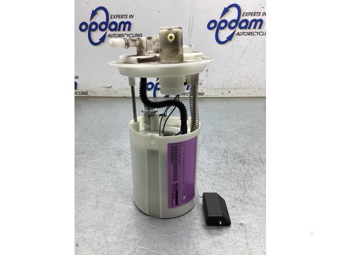 Gebruikte Benzinepomp Mitsubishi Space Star (A0) 1.0 12V Prijs € 50,00 Margeregeling aangeboden door Gebr Opdam B.V.