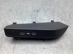 Gebruikte AUX/USB aansluiting Skoda Scala 1.0 TSI 115 Prijs € 20,00 Margeregeling aangeboden door Gebr Opdam B.V.