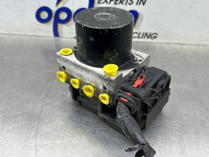 Gebruikte ABS Pomp Volkswagen Polo IV (9N1/2/3) 1.2 12V Prijs € 150,00 Margeregeling aangeboden door Gebr Opdam B.V.