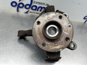 Gebruikte Asschenkel rechts-voor Peugeot 107 1.0 12V Prijs € 60,00 Margeregeling aangeboden door Gebr Opdam B.V.