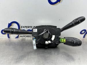 Gebruikte Licht + Raw Schakelaar Peugeot 206 SW (2E/K) 1.4 Prijs € 150,00 Margeregeling aangeboden door Gebr Opdam B.V.