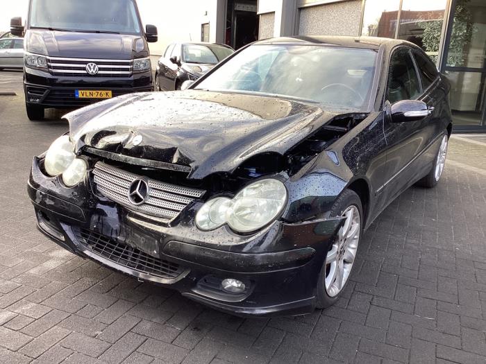 Gebruikte Automaatbak Mercedes C Sportcoupé (C203) 1.8 C-200K 16V Prijs € 400,00 Margeregeling aangeboden door Gebr Opdam B.V.