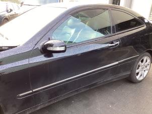 Gebruikte Portier 2Deurs links Mercedes C Sportcoupé (C203) 1.8 C-200K 16V Prijs € 200,00 Margeregeling aangeboden door Gebr Opdam B.V.