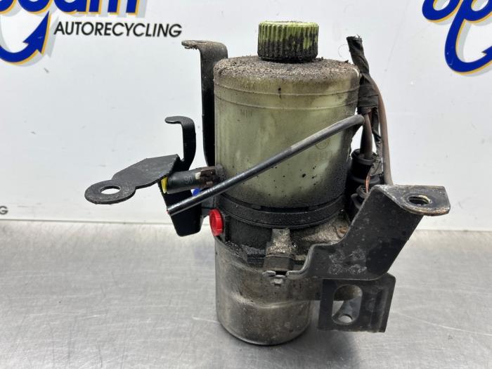 Gebruikte Pomp Servo Seat Ibiza III (6L1) 1.6 16V Prijs € 99,00 Margeregeling aangeboden door Gebr Opdam B.V.