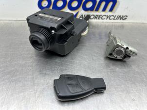 Gebruikte Kontaktslot elektronisch Mercedes C (W203) 2.0 C-180 16V Prijs € 200,00 Margeregeling aangeboden door Gebr Opdam B.V.