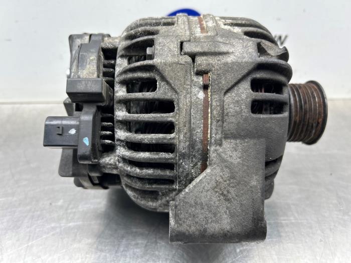 Gebruikte Dynamo Mercedes C (W203) 2.0 C-180 16V Prijs € 75,00 Margeregeling aangeboden door Gebr Opdam B.V.