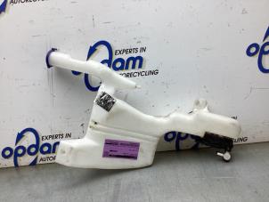 Gebruikte Ruitensproeiertank voor Ford B-Max (JK8) 1.0 EcoBoost 12V 100 Prijs € 25,00 Margeregeling aangeboden door Gebr Opdam B.V.