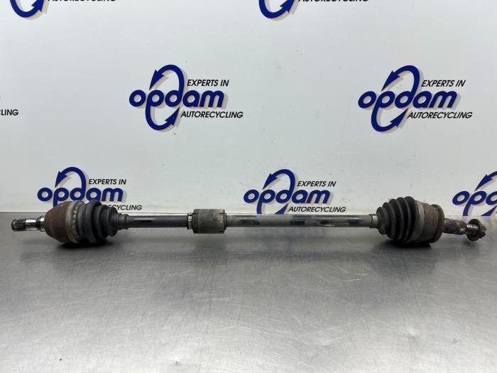 Gebruikte Aandrijfas rechts-voor Opel Astra J Sports Tourer (PD8/PE8/PF8) 1.7 CDTi 16V Prijs € 75,00 Margeregeling aangeboden door Gebr Opdam B.V.