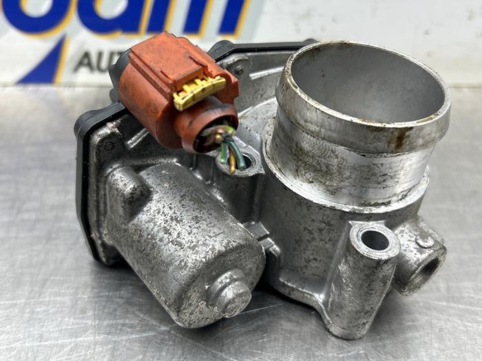 Gebruikte Gasklephuis Ford Focus 3 1.0 Ti-VCT EcoBoost 12V 100 Prijs € 60,00 Margeregeling aangeboden door Gebr Opdam B.V.