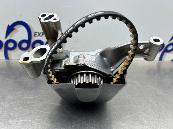 Gebruikte Oliepomp Ford Focus 3 1.0 Ti-VCT EcoBoost 12V 100 Prijs € 75,00 Margeregeling aangeboden door Gebr Opdam B.V.