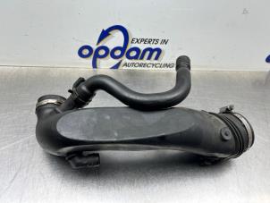 Gebruikte Luchtinlaat slang Peugeot 308 SW (4E/H) 1.6 16V THP 155 Prijs € 100,00 Margeregeling aangeboden door Gebr Opdam B.V.
