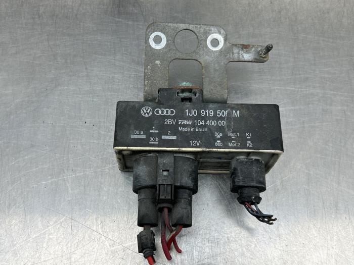 Gebruikte Koeling Module Volkswagen Polo IV (9N1/2/3) 1.4 16V Prijs € 35,00 Margeregeling aangeboden door Gebr Opdam B.V.