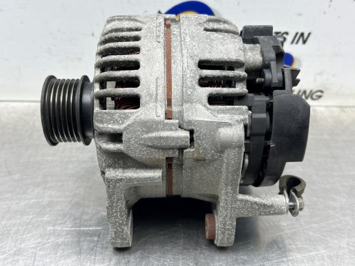 Gebruikte Dynamo Volkswagen Polo IV (9N1/2/3) 1.4 16V Prijs € 49,00 Margeregeling aangeboden door Gebr Opdam B.V.