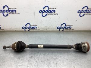 Gebruikte Cardanas rechts-voor (VWA) Skoda Superb Combi (3V5) 1.6 TDI Prijs € 125,00 Margeregeling aangeboden door Gebr Opdam B.V.