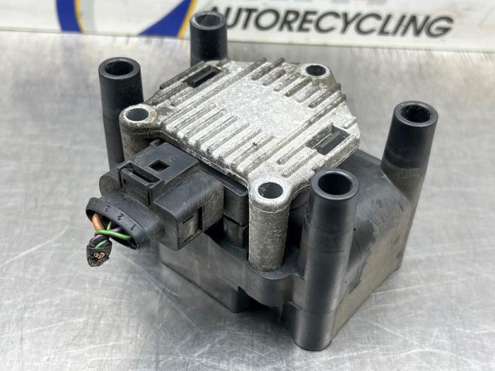Gebruikte Bobine Volkswagen Polo IV (9N1/2/3) 1.4 16V Prijs € 25,00 Margeregeling aangeboden door Gebr Opdam B.V.