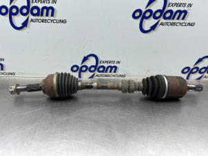 Gebruikte Aandrijfas links-voor Nissan Qashqai (J10) 2.0 16V Prijs € 100,00 Margeregeling aangeboden door Gebr Opdam B.V.