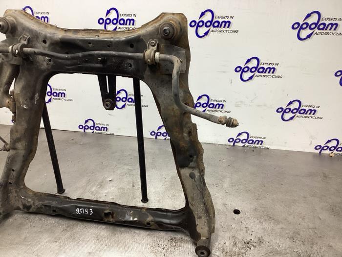 Subframe van een Nissan Qashqai (J10) 2.0 16V 2010