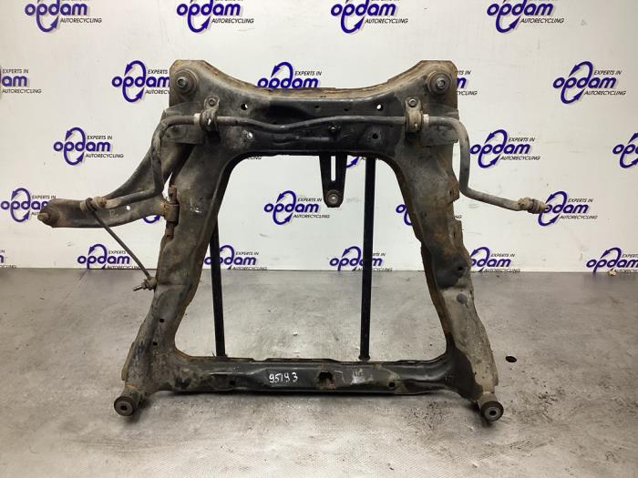 Subframe van een Nissan Qashqai (J10) 2.0 16V 2010