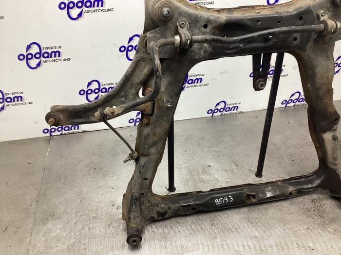 Subframe van een Nissan Qashqai (J10) 2.0 16V 2010