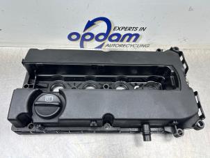 Gebruikte Kleppendeksel Opel Astra J Sports Tourer (PD8/PE8/PF8) 1.6 16V Prijs € 100,00 Margeregeling aangeboden door Gebr Opdam B.V.