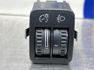 Gebruikte Schakelaar Koplamp Ihv Volkswagen Golf Plus (5M1/1KP) 1.2 TSI BlueMOTION Prijs € 20,00 Margeregeling aangeboden door Gebr Opdam B.V.