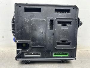 Gebruikte Computer Body Control Renault Scénic III (JZ) 1.6 16V Prijs € 90,00 Margeregeling aangeboden door Gebr Opdam B.V.