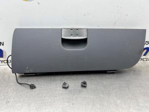 Gebruikte Dashboardkastje Peugeot 107 1.0 12V Prijs € 50,00 Margeregeling aangeboden door Gebr Opdam B.V.