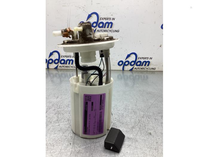 Gebruikte Benzinepomp Mitsubishi Space Star (A0) 1.0 12V Prijs € 50,00 Margeregeling aangeboden door Gebr Opdam B.V.