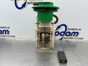 Gebruikte Benzinepomp Volkswagen Golf V (1K1) 1.6 FSI 16V Prijs € 60,00 Margeregeling aangeboden door Gebr Opdam B.V.