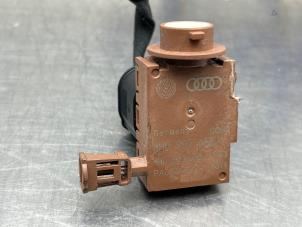 Gebruikte Temperatuursensor buiten Audi A3 Sportback (8VA/8VF) 1.4 TFSI 16V Prijs € 15,00 Margeregeling aangeboden door Gebr Opdam B.V.