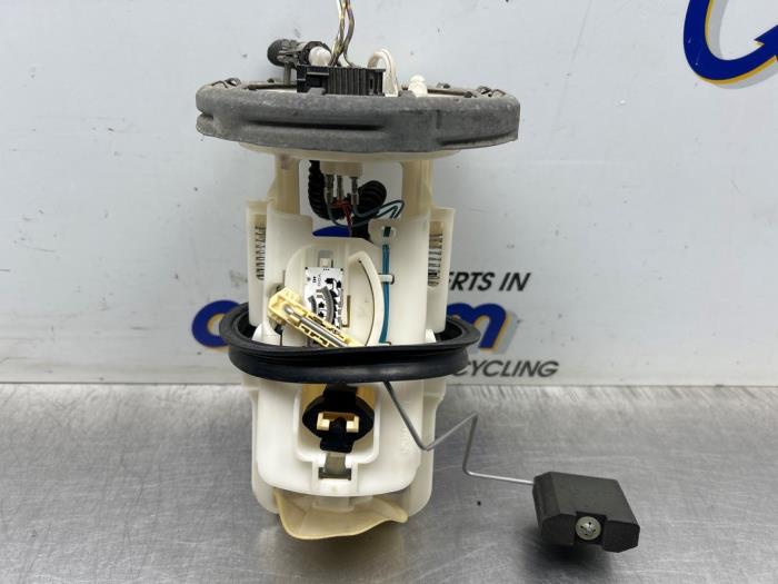 Gebruikte Benzinepomp BMW 3 serie (E46/4) 316i 16V Prijs € 65,00 Margeregeling aangeboden door Gebr Opdam B.V.